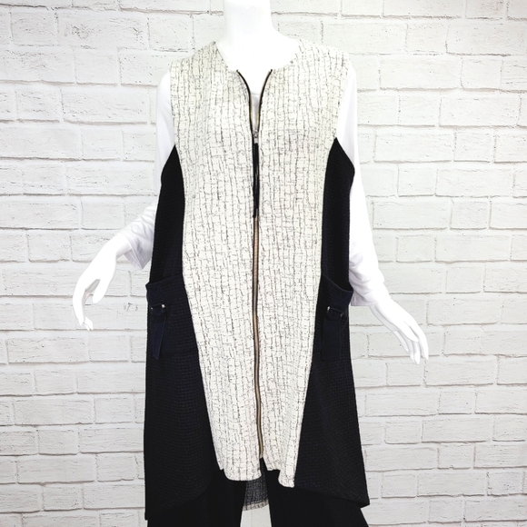 Designer Chalet Florence Zip Front Hi Lo Vest EUC! Size:L Black/Winter White - Picture 10 of 11